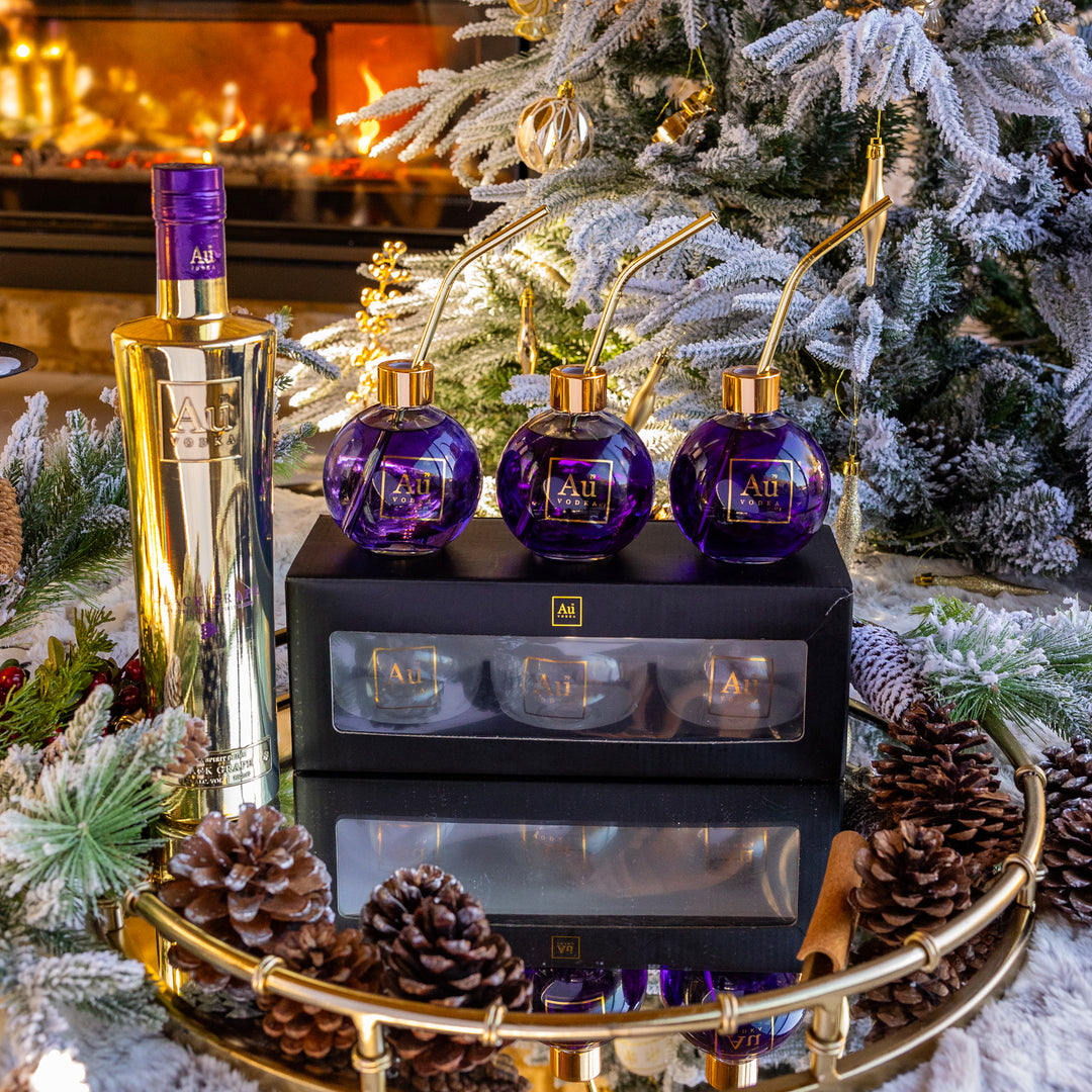 Au Vodka 70cl & Drinking Bauble Set